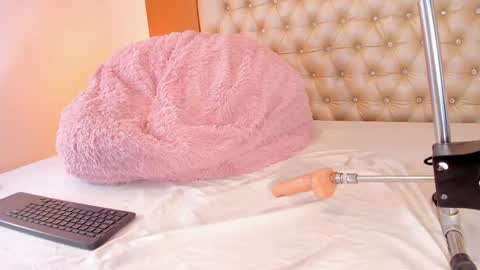 Snapshot of isabellaalux_ chatting on May 17, 8:16 pm isabellaalux_ online show from May 17, 8:16 pm