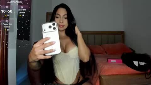 Snapshot of isabellabeker_ chatting on March 1, 10:12 pm ISABEL online show from March 1, 10:12 pm