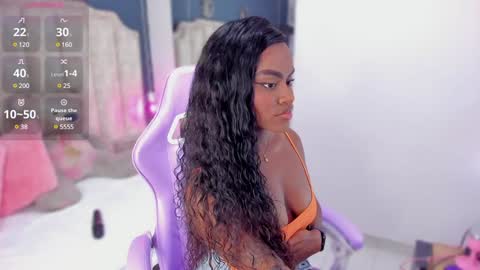 Snapshot of isabellabroms21 chatting on December 7, 9:00 pm v online show from December 7, 9:00 pm