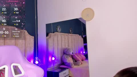 Snapshot of isabellabroms21 chatting on January 15, 9:09 pm v online show from January 15, 9:09 pm