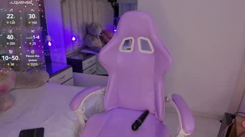 Snapshot of isabellabroms21 chatting on January 19, 12:06 am v online show from January 19, 12:06 am