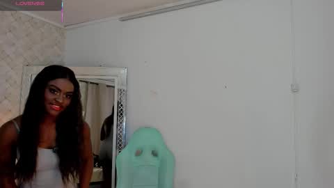 Snapshot of isabellabroms21 chatting on September 12, 10:10 pm v online show from September 12, 10:10 pm