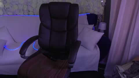 Snapshot of isabellafoxyy chatting on June 4, 6:08 am Marina online show from June 4, 6:08 am