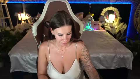 Snapshot of isabellafoxyy chatting on June 12, 12:59 pm Marina online show from June 12, 12:59 pm