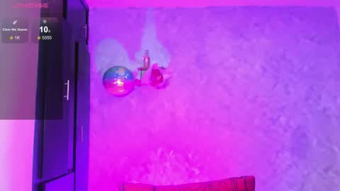 Instagram soybella01  online show from April 29, 5:17 pm