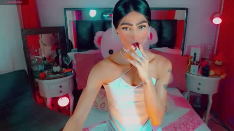 isabellagirs online show from November 25, 12:27 pm