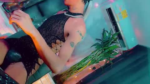 isabellagirs online show from April 28, 9:03 am