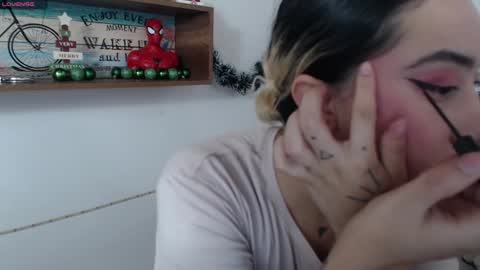 Snapshot of isabellakoff chatting on December 18, 12:07 pm Tati - online show from December 18, 12:07 pm