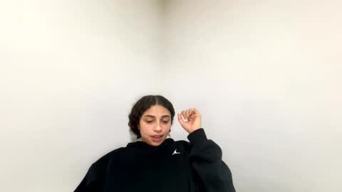 Isabella.. back again  online show from February 24, 2:20 am