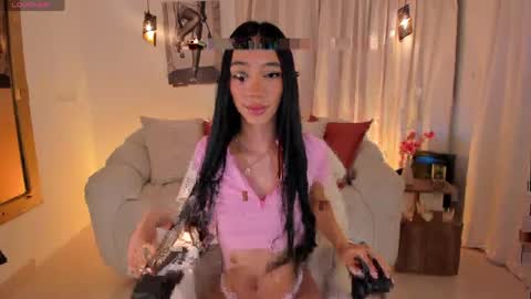 Snapshot of isabellalux_ chatting on May 4, 5:09 pm ISABELLA online show from May 4, 5:09 pm