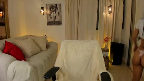 Snapshot of isabellalux_ chatting on May 14, 3:52 pm ISABELLA online show from May 14, 3:52 pm