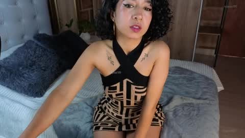 Snapshot of isabellapaz90 chatting on April 10, 12:10 pm Isabela Paz online show from April 10, 12:10 pm
