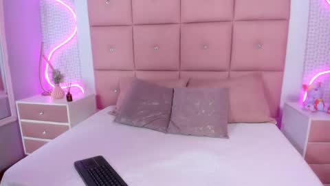 Snapshot of isabellapedraza chatting on May 12, 12:13 pm Isabel online show from May 12, 12:13 pm
