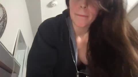 Snapshot of isabellaroseee chatting on December 16, 8:41 am isabellaroseee online show from December 16, 8:41 am