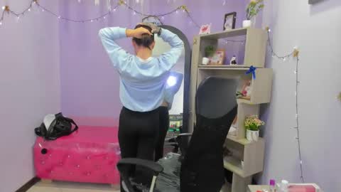 Snapshot of isabellasummer_ chatting on April 17, 2:09 pm isebella online show from April 17, 2:09 pm
