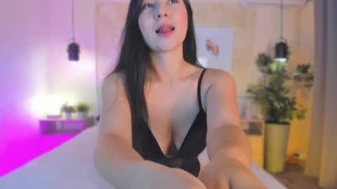 Snapshot of isabellasweet__ chatting on May 3, 12:22 pm online show from May 3, 12:22 pm