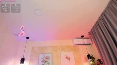 Snapshot of isabellasweet__ chatting on May 13, 4:10 am online show from May 13, 4:10 am