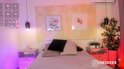 Snapshot of isabellasweet__ chatting on May 26, 3:57 am online show from May 26, 3:57 am