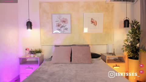 Snapshot of isabellasweet__ chatting on June 3, 3:31 am online show from June 3, 3:31 am