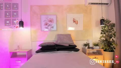 Snapshot of isabellasweet__ chatting on June 6, 4:17 am online show from June 6, 4:17 am