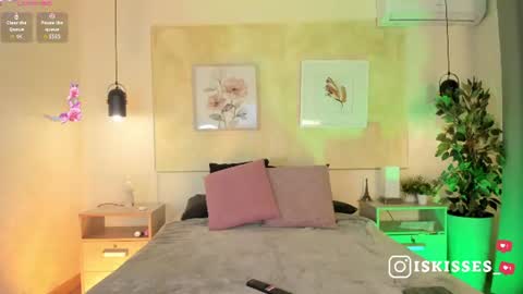 Snapshot of isabellasweet__ chatting on June 10, 3:50 am online show from June 10, 3:50 am