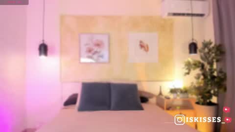 Snapshot of isabellasweet__ chatting on June 23, 3:48 am online show from June 23, 3:48 am
