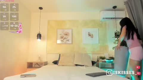 Snapshot of isabellasweet__ chatting on July 1, 4:14 am online show from July 1, 4:14 am