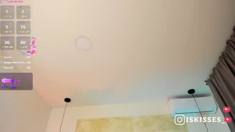 Snapshot of isabellasweet__ chatting on July 7, 7:23 am online show from July 7, 7:23 am