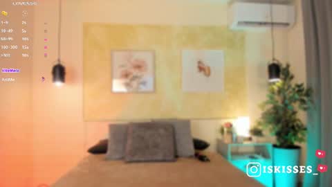 Snapshot of isabellasweet__ chatting on July 8, 4:06 am online show from July 8, 4:06 am