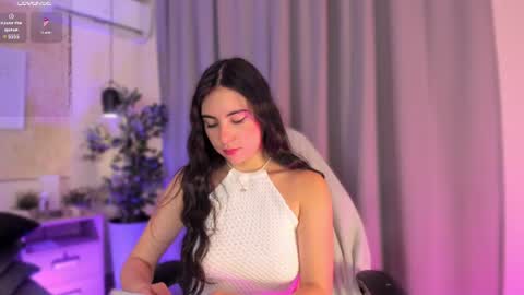 Snapshot of isabellasweet__ chatting on July 14, 3:44 am online show from July 14, 3:44 am