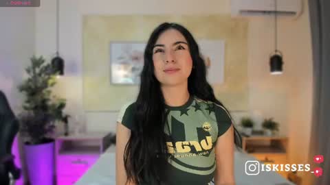 Snapshot of isabellasweet__ chatting on July 17, 4:08 am online show from July 17, 4:08 am