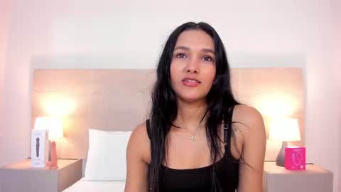 isabellathomass online show from July 22, 7:27 pm