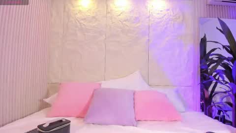 Isa  online show from September 21, 4:25 am