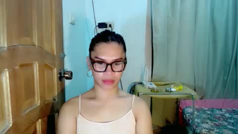 Snapshot of isabelle_amore chatting on May 13, 9:55 pm Ysa online show from May 13, 9:55 pm