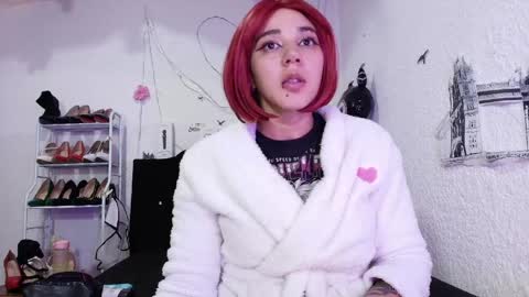 Snapshot of isabelle_sara chatting on May 16, 7:45 pm isabelle_sara online show from May 16, 7:45 pm
