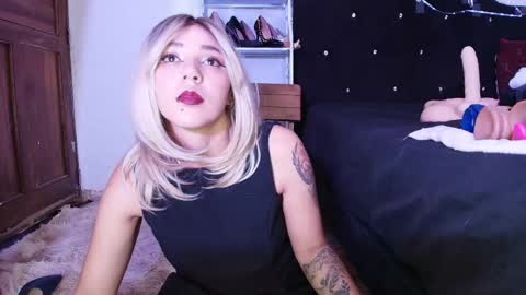 Snapshot of isabelle_sara chatting on June 7, 8:12 pm isabelle_sara online show from June 7, 8:12 pm