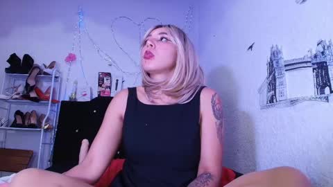 Snapshot of isabelle_sara chatting on June 8, 1:28 am isabelle_sara online show from June 8, 1:28 am