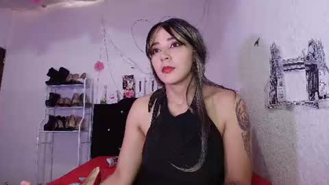 Snapshot of isabelle_sara chatting on June 15, 8:22 pm isabelle_sara online show from June 15, 8:22 pm