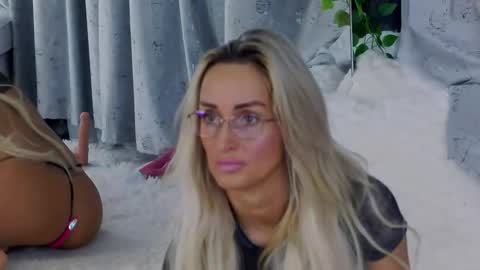 IsabelleEthan online show from November 17, 2:17 am