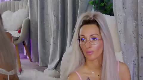 IsabelleEthan online show from February 20, 6:26 am