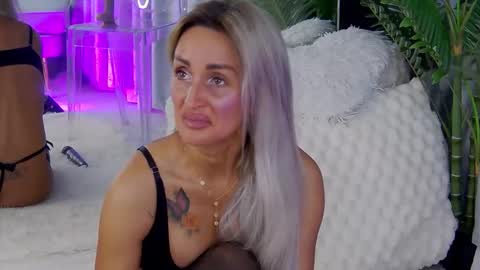 Snapshot of isabelleethan chatting on June 8, 1:28 am IsabelleEthan online show from June 8, 1:28 am