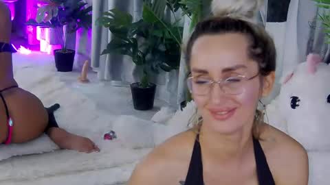 Snapshot of isabelleethan chatting on July 4, 9:43 pm IsabelleEthan online show from July 4, 9:43 pm