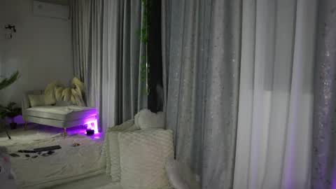Snapshot of isabelleethan chatting on July 31, 1:05 am IsabelleEthan online show from July 31, 1:05 am