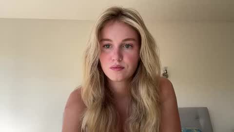 isabellesings online show from March 29, 11:16 pm