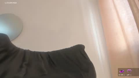 Snapshot of isabelsexysmile_ chatting on July 22, 7:27 pm Isabel M online show from July 22, 7:27 pm