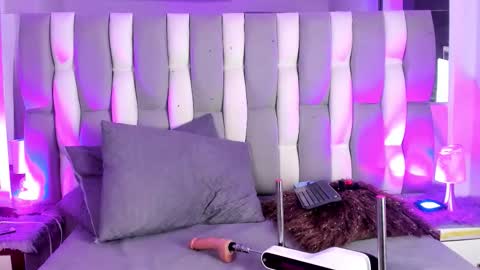 Snapshot of isadiazz chatting on October 25, 5:15 am Isa online show from October 25, 5:15 am