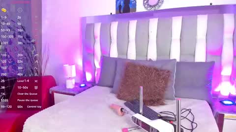 Snapshot of isadiazz chatting on November 7, 4:56 am Isa online show from November 7, 4:56 am