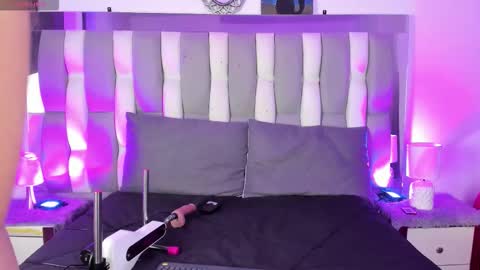 Snapshot of isadiazz chatting on November 16, 4:18 am Isa online show from November 16, 4:18 am