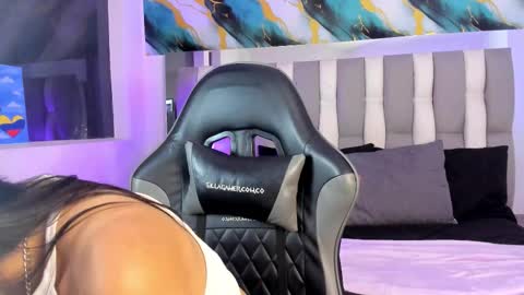 Snapshot of isadiazz chatting on December 14, 5:24 am Isa online show from December 14, 5:24 am