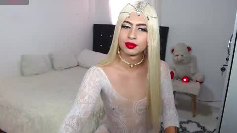 Snapshot of isadora_conde1_ chatting on July 10, 7:49 pm isadora online show from July 10, 7:49 pm
